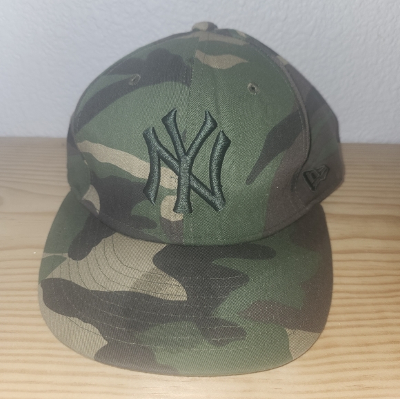 Camo NY Fitted New Era Cap 7 3/8 - Picture 1 of 7